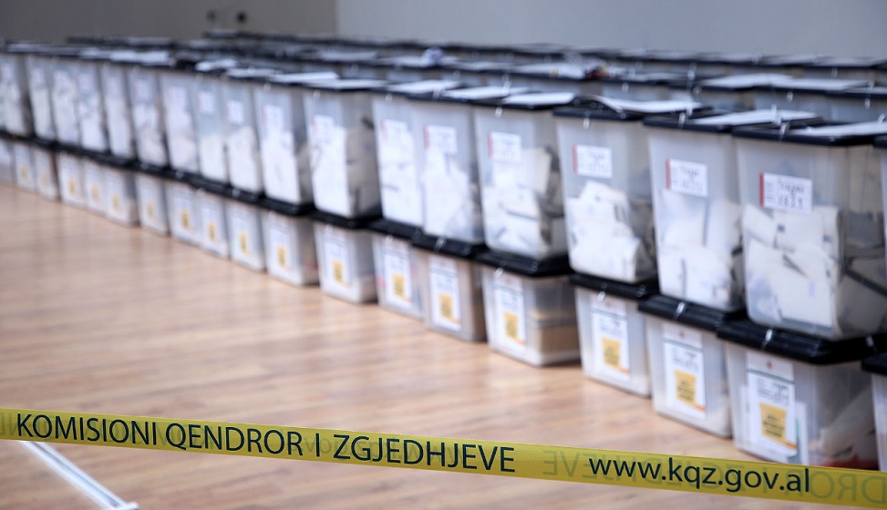 Pas Tiranes edhe ne Shijak nderpritet procesi i numerimit te votave